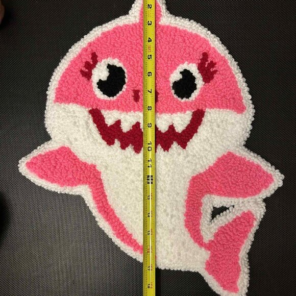 Handmade Mommy Shark Loop Pile Tufted Rug 19"x15" - Picture 3 of 4